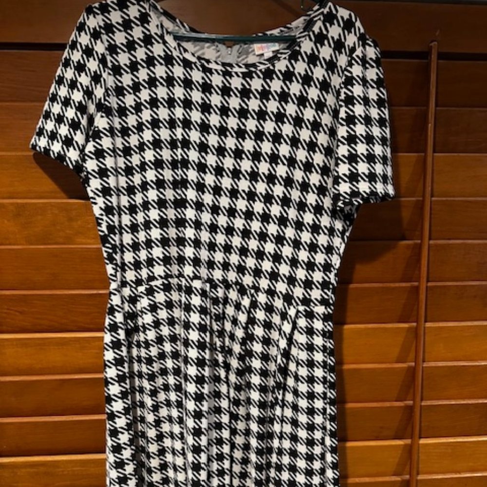 Black and White Houndstooth pattern LulaRoe Amelia Dress, size 2xl